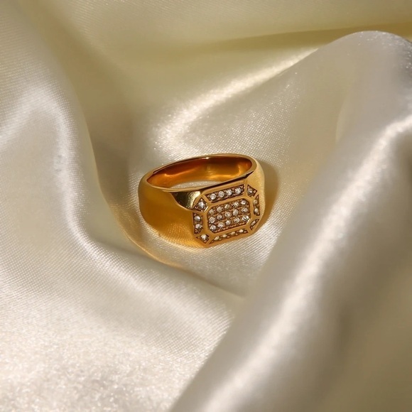 🌟SALE🌟18k Gold Plated Faceted Cubic Zirconia Ring - Picture 4 of 8
